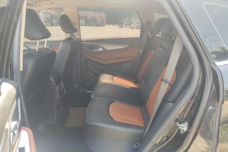 Used Baojun 560 2015 1.8L Manual Elite Edition Interior 1