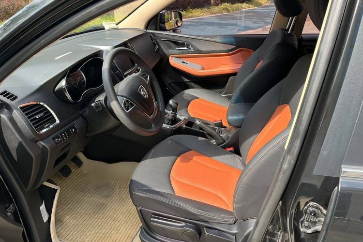 Used Baojun 560 2015 1.8L Manual Elite Edition Interior 2