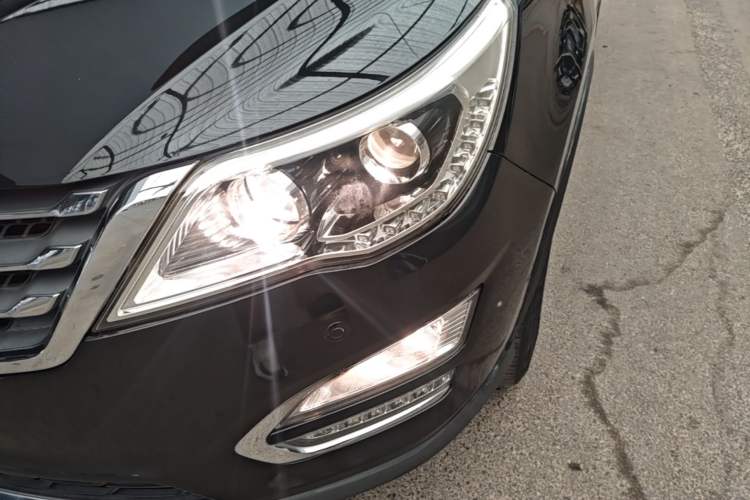 Used Baojun 560 2015 1.8L manual luxury version Left Front Headlight
