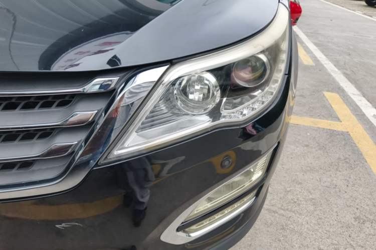 Used Baojun 560 2015 1.8L manual luxury version Left Front Headlight