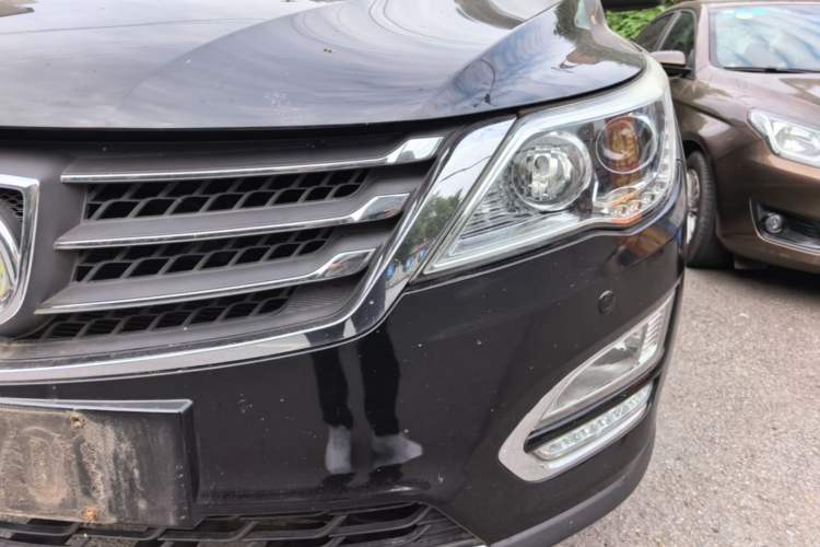 Used Baojun 560 2015 1.8L manual luxury version Left Front Headlight