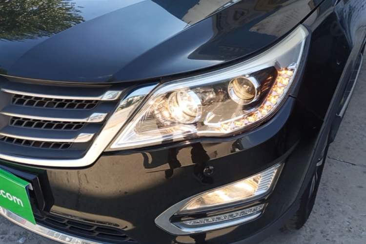 Used Baojun 560 2015 1.8L manual luxury version Left Front Headlight