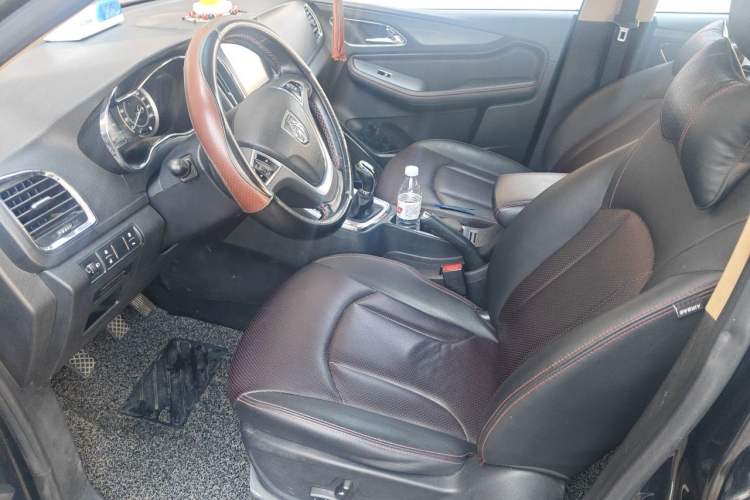 Used Baojun 560 2015 1.8L manual luxury version Left Front Seat