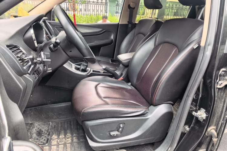 Used Baojun 560 2015 1.8L manual luxury version Left Front Seat
