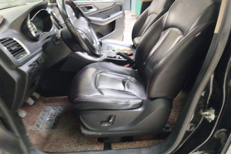 Used Baojun 560 2015 1.8L manual luxury version Left Front Seat