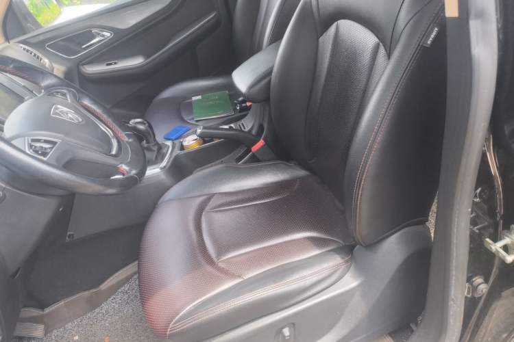 Used Baojun 560 2015 1.8L manual luxury version Left Front Seat