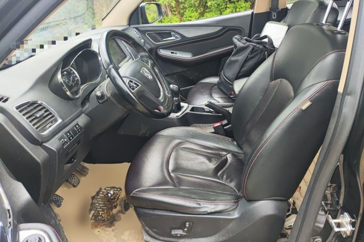 Used Baojun 560 2015 1.8L manual luxury version Left Front Seat