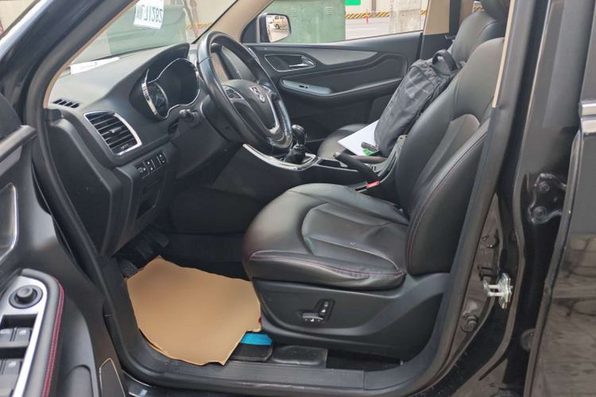 Used Baojun 560 2015 1.8L manual luxury version Left Front Seat
