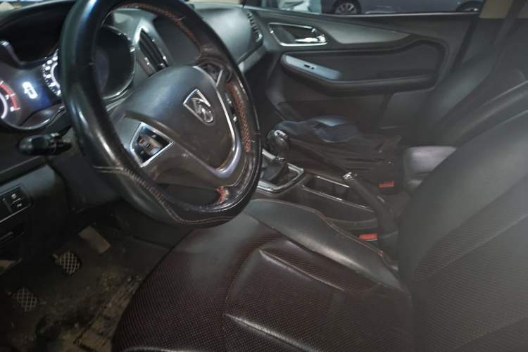 Used Baojun 560 2015 1.8L manual luxury version Left Front Seat