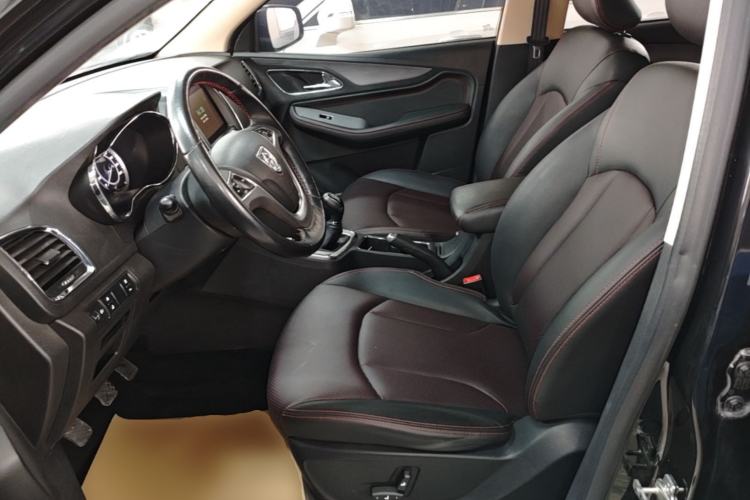 Used Baojun 560 2015 1.8L manual luxury version Left Front Seat