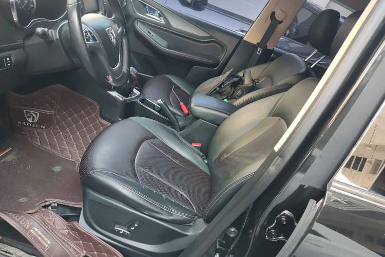 Used Baojun 560 2015 1.8L manual luxury version Left Front Seat
