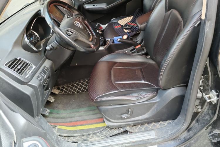 Used Baojun 560 2015 1.8L manual luxury version Left Front Seat