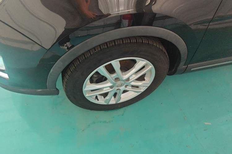 Used Baojun 560 2015 1.8L Manual Elite Edition Left Front Wheel Hub