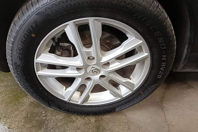 Used Baojun 560 2015 1.8L Manual Elite Edition Left Front Wheel Hub
