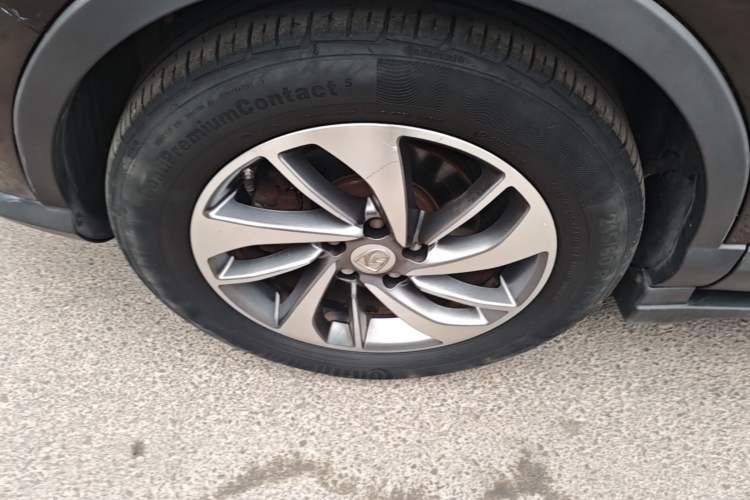 Used Baojun 560 2015 1.8L manual luxury version Left Front Wheel Hub