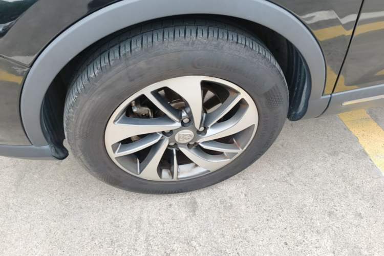 Used Baojun 560 2015 1.8L manual luxury version Left Front Wheel Hub