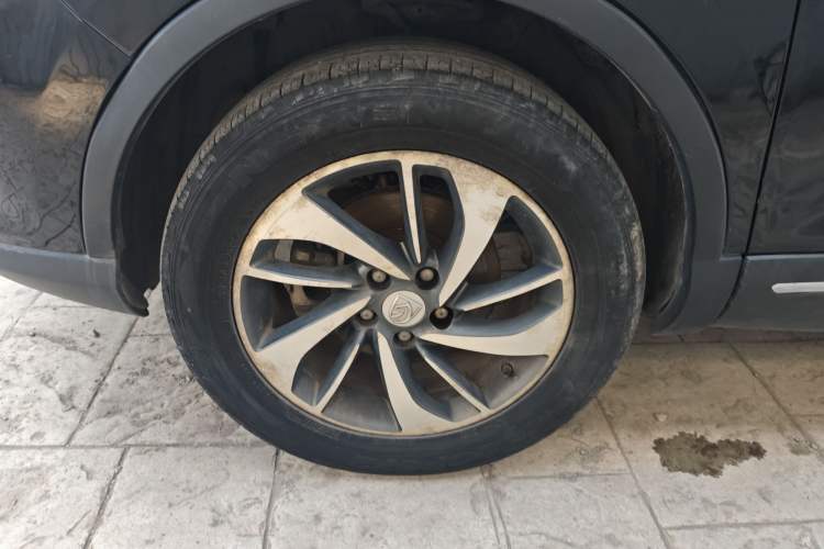 Used Baojun 560 2015 1.8L manual luxury version Left Front Wheel Hub