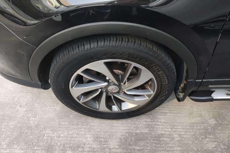 Used Baojun 560 2015 1.8L manual luxury version Left Front Wheel Hub