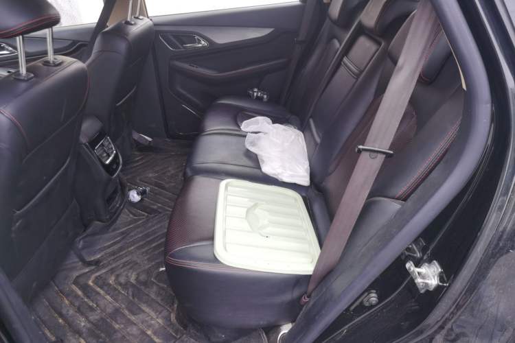 Used Baojun 560 2015 1.8L manual luxury version Left Rear Seat