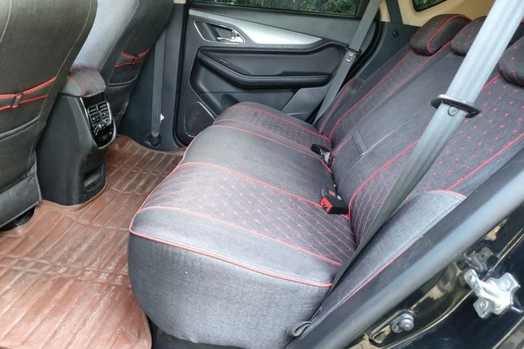 Used Baojun 560 2015 1.8L manual luxury version Left Rear Seat