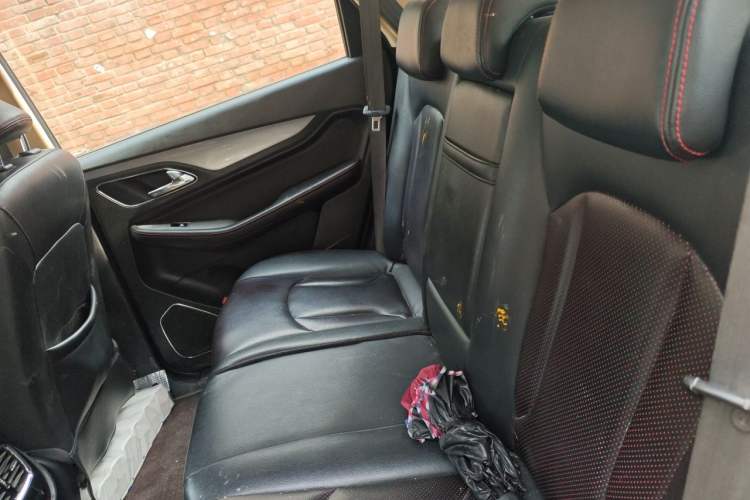 Used Baojun 560 2015 1.8L manual luxury version Left Rear Seat