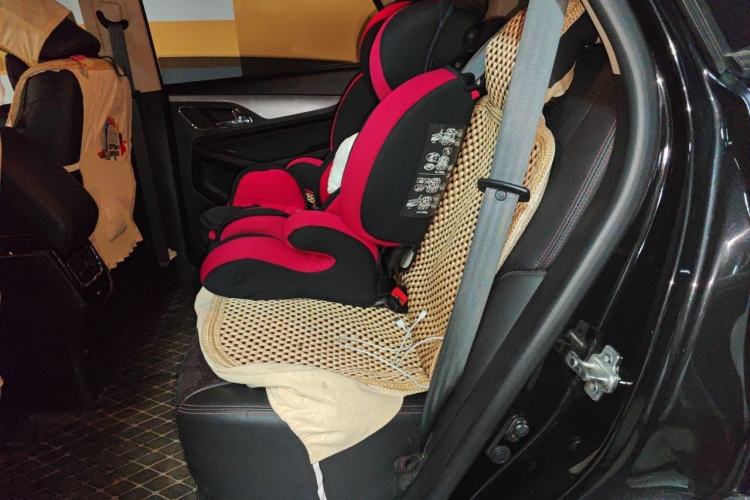 Used Baojun 560 2015 1.8L manual luxury version Left Rear Seat