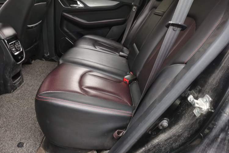 Used Baojun 560 2015 1.8L manual luxury version Left Rear Seat