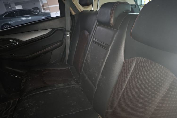 Used Baojun 560 2015 1.8L manual luxury version Left Rear Seat