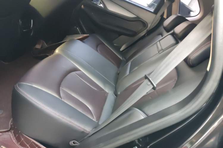 Used Baojun 560 2015 1.8L manual luxury version Left Rear Seat