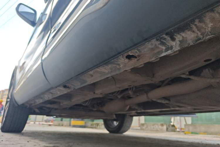 Used Baojun 560 2015 1.8L manual luxury version Left Side Sill