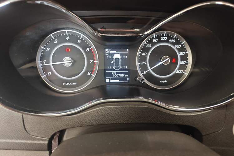 Used Baojun 560 2015 1.8L manual luxury version Odometer Close Up