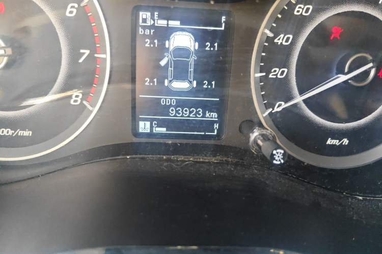 Used Baojun 560 2015 1.8L manual luxury version Odometer Close Up