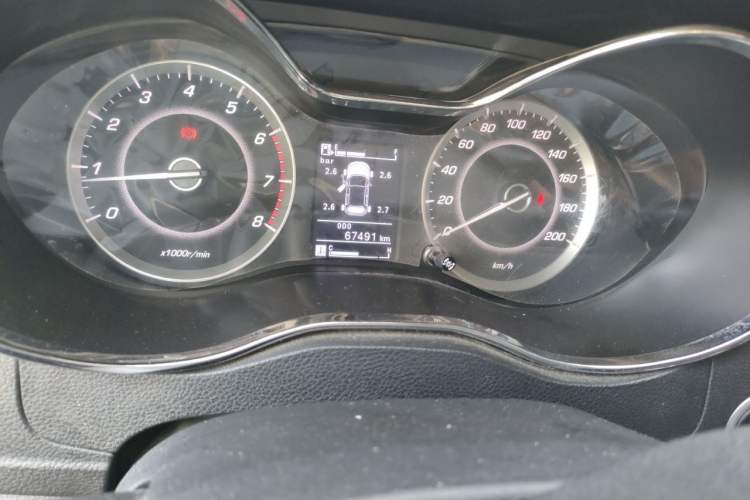 Used Baojun 560 2015 1.8L manual luxury version Odometer Close Up