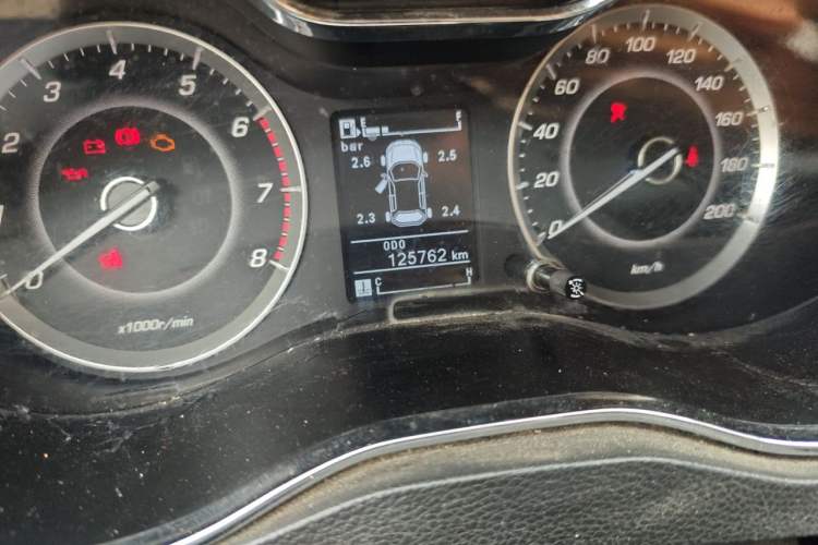 Used Baojun 560 2015 1.8L manual luxury version Odometer Close Up