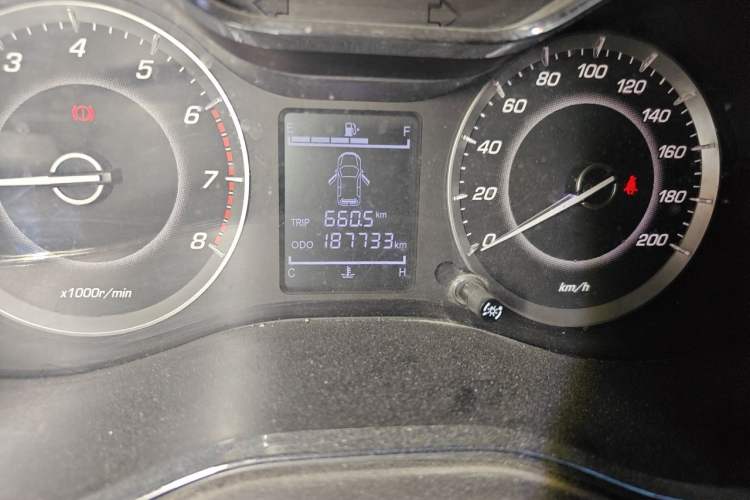 Used Baojun 560 2015 1.8L manual Comfort trim level Odometer Close Up