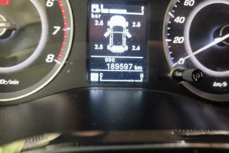 Used Baojun 560 2015 1.8L manual luxury version Odometer Close Up