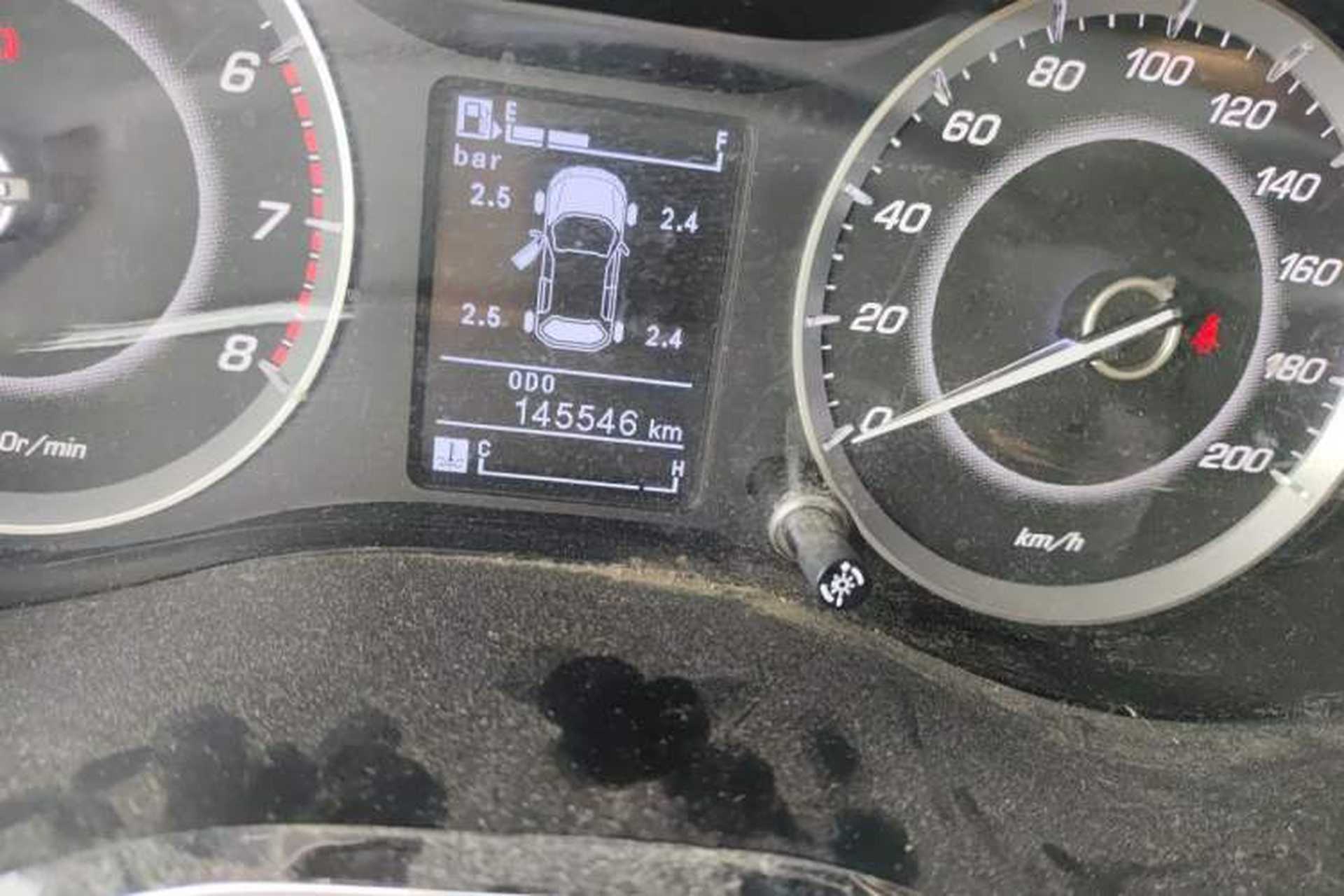 Used Baojun 560 2015 1.8L manual luxury version Odometer Close Up