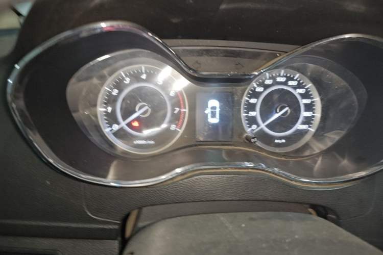 Used Baojun 560 2015 1.8L manual luxury version Odometer Close Up
