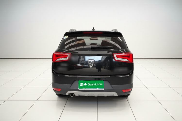 Used Baojun 560 2015 1.8L manual luxury version Rear