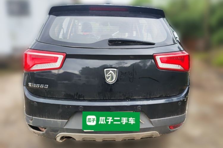Used Baojun 560 2015 1.8L manual luxury version Rear