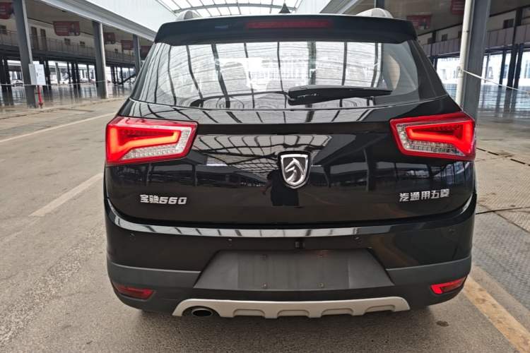Used Baojun 560 2015 1.8L manual luxury version Rear