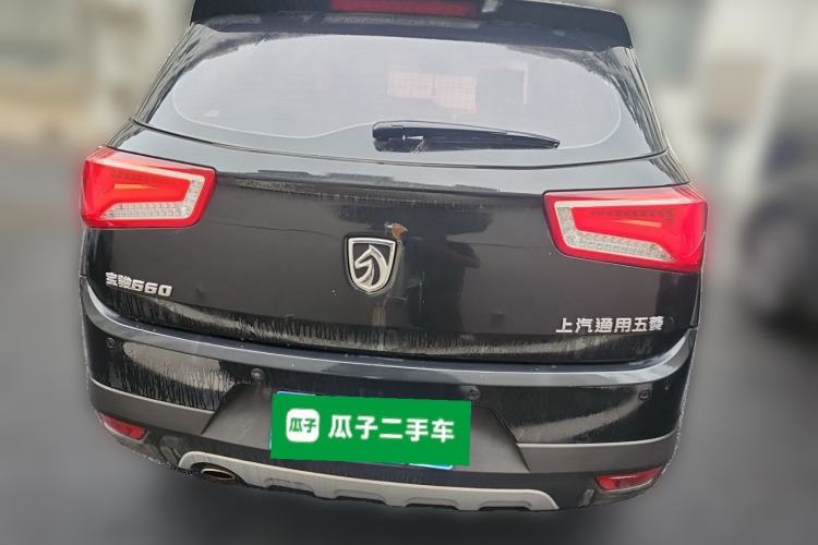 Used Baojun 560 2015 1.8L manual luxury version Rear