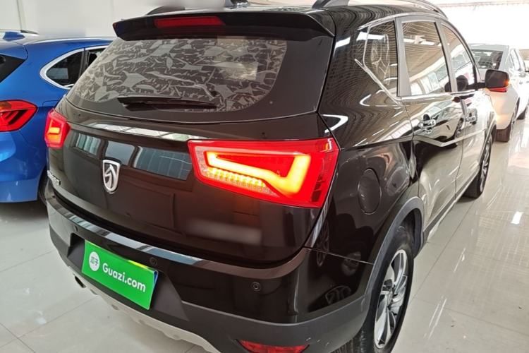 Used Baojun 560 2015 1.8L manual luxury version Rear