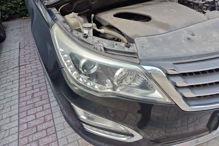 Used Baojun 560 2015 1.8L manual luxury version Right Front Headlight