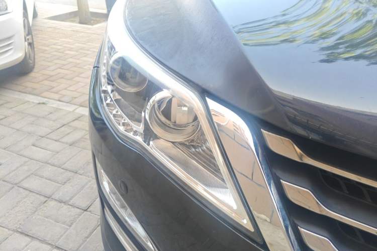 Used Baojun 560 2015 1.8L manual luxury version Right Front Headlight