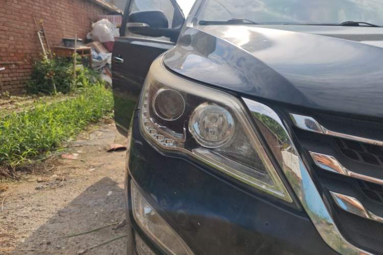 Used Baojun 560 2015 1.8L manual luxury version Right Front Headlight