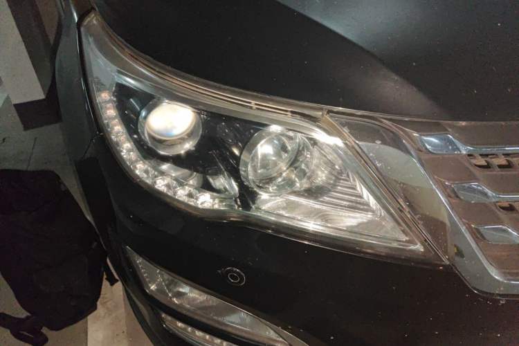 Used Baojun 560 2015 1.8L manual luxury version Right Front Headlight