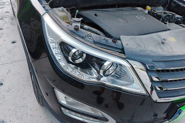 Used Baojun 560 2015 1.8L manual luxury version Right Front Headlight