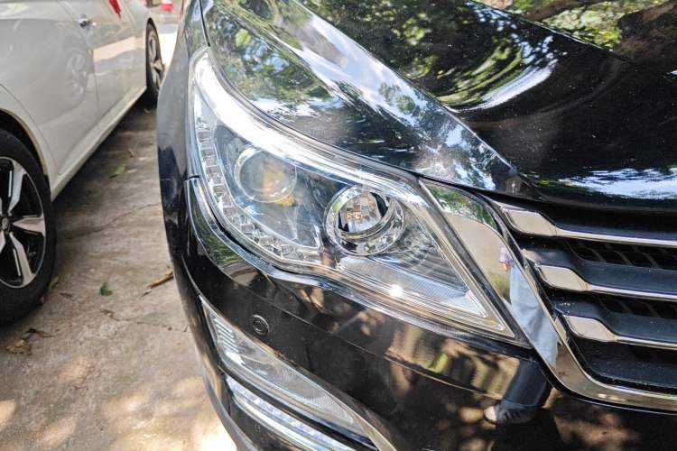 Used Baojun 560 2015 1.8L manual luxury version Right Front Headlight