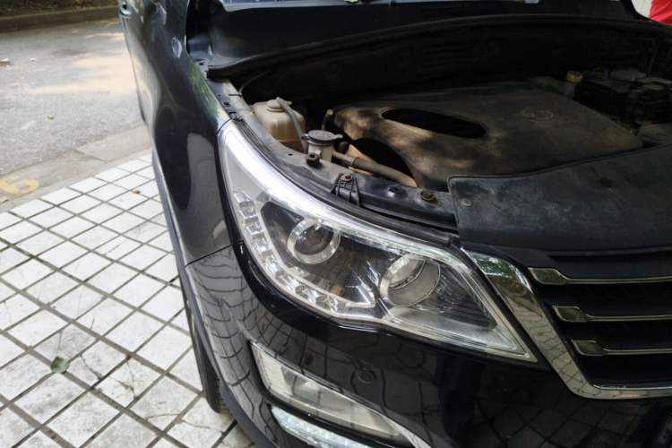 Used Baojun 560 2015 1.8L manual luxury version Right Front Headlight
